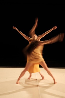 Actuación de Patricija Crkovic & Tjasa Buscik. Cádiz en Danza.