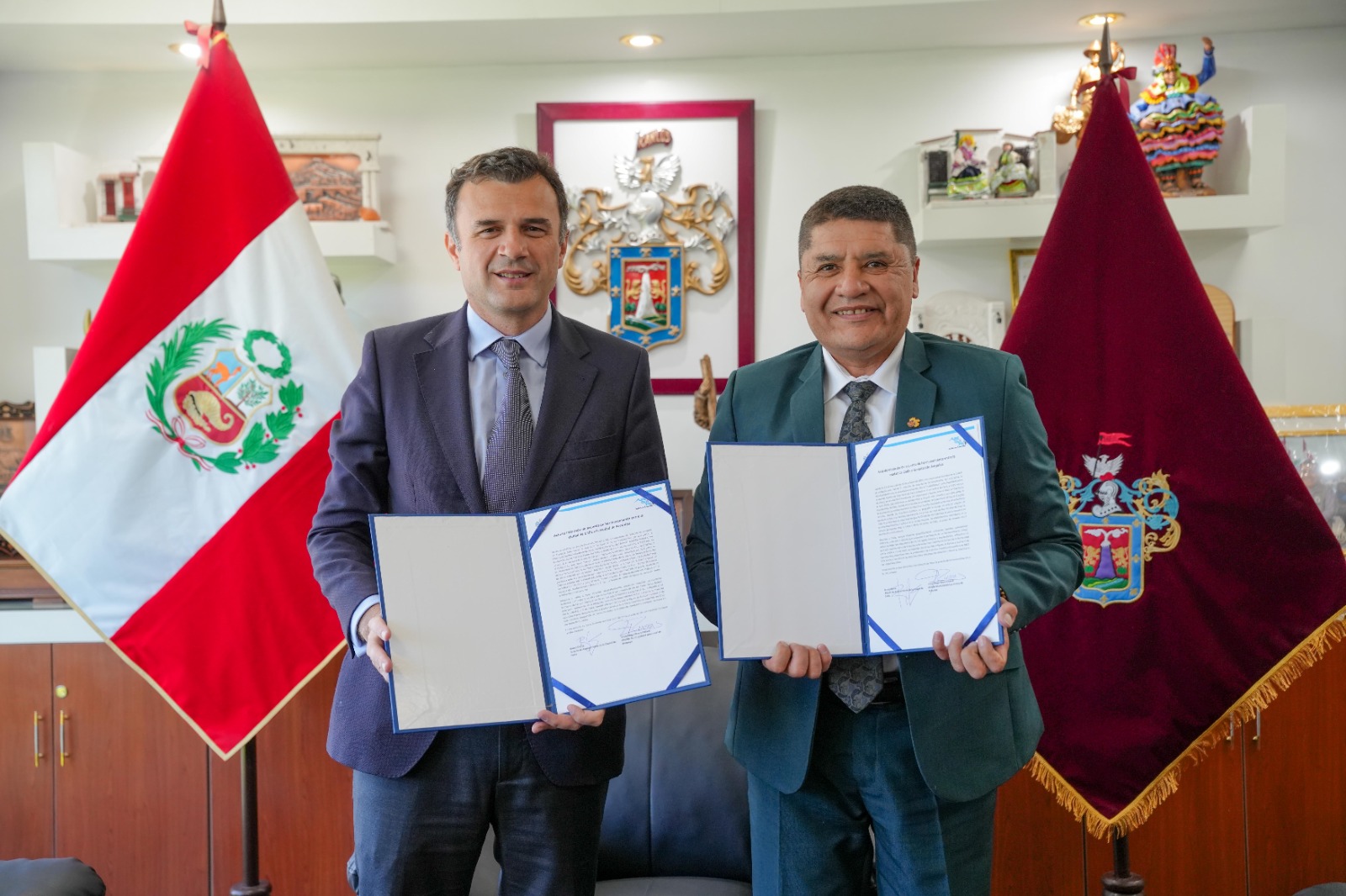 Cádiz y Arequipa firman un protocolo de hermanamiento