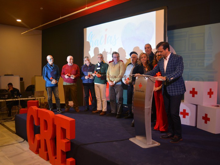 Homenaje a socios y voluntarias de la Cruz Roja