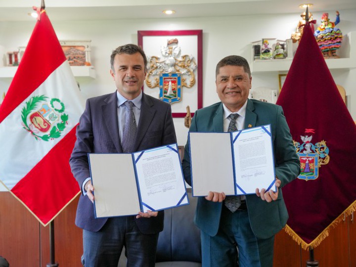 Cádiz y Arequipa firman un protocolo de hermanamiento